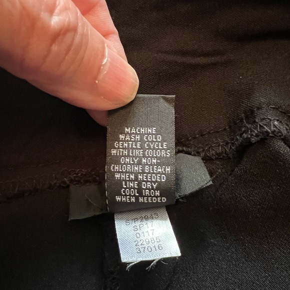 Black Alfani stretch capri pant - Picture 4 of 4